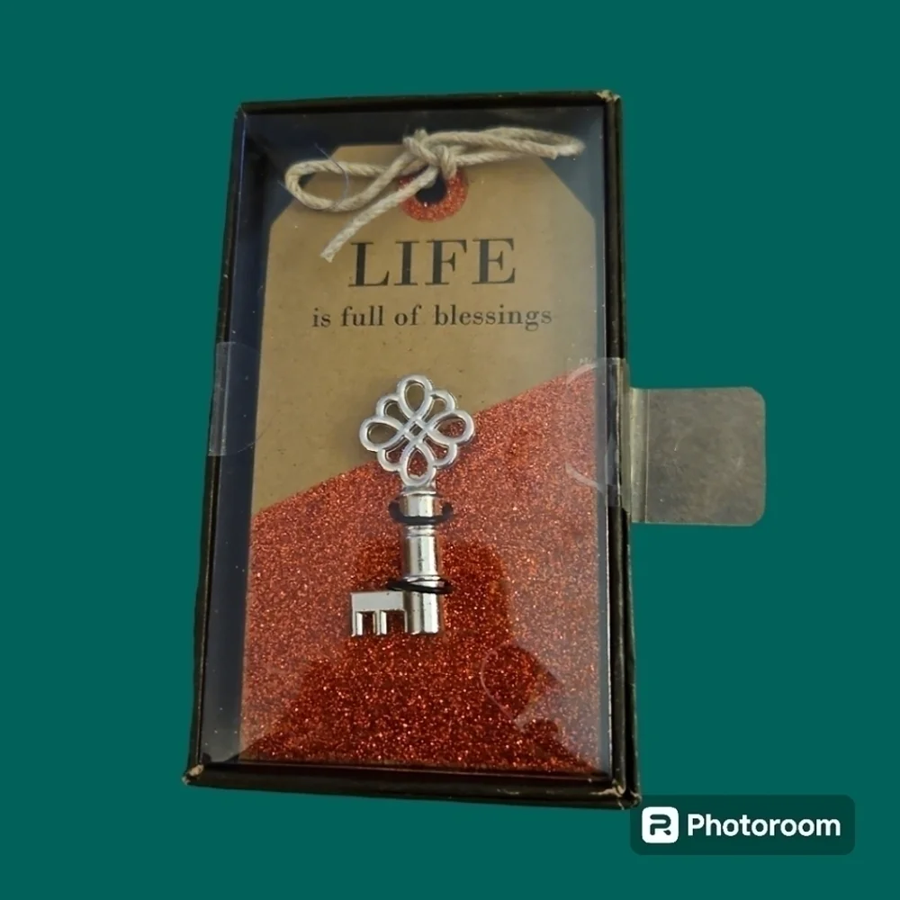 5/$25 Cardboard Gift Tag Key Charm Life Is Full of Blessings